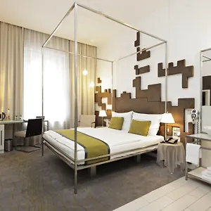 4* Hotel Pure White